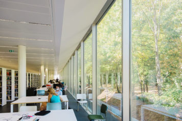 Students on the Paris-Saclay University campus